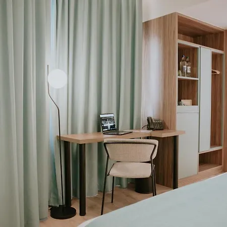 Готель Catalina Plaza Sostenible