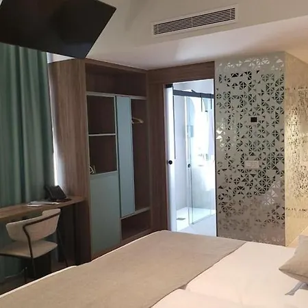 Готель Catalina Plaza Sostenible