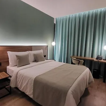 מלון Catalina Plaza Sostenible 3*